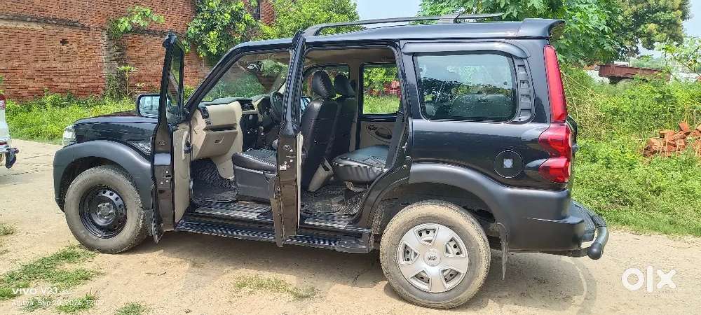 Mahindra Scorpio Classic 2.2 Diesel 2023