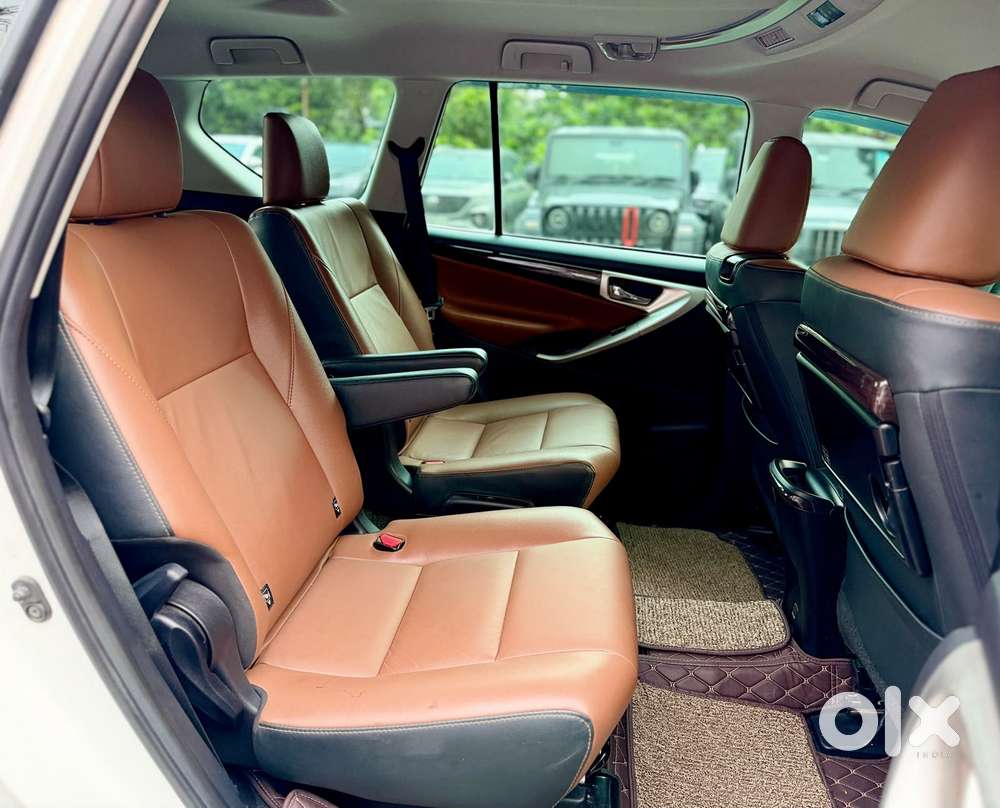 Toyota Innova Crysta 2.7 V, 2022, Petrol