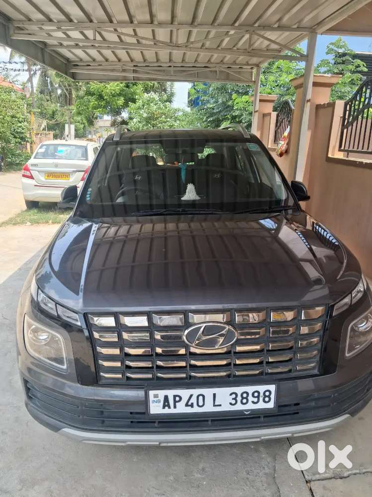 Hyundai Venue 2023 Petrol 19250 Km Driven