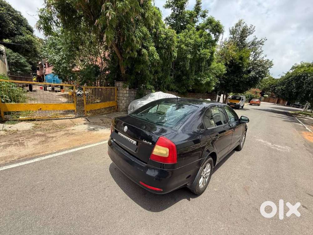 Skoda Laura Ambiente 2.0 Tdi Cr Manual, 2011, Diesel