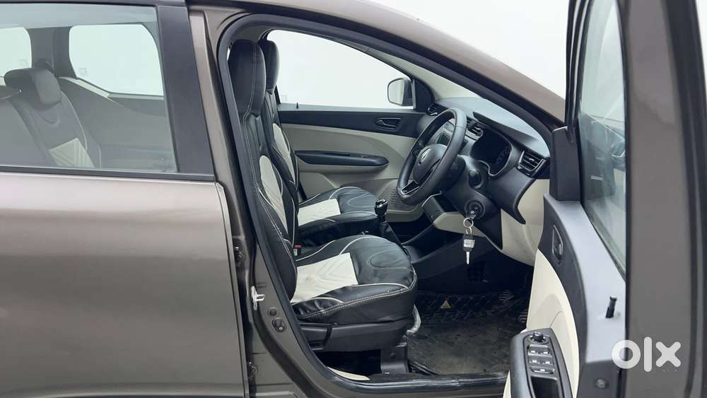 Renault Triber Rxt, 2023, Petrol
