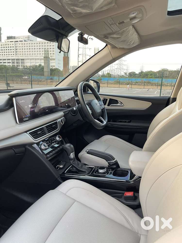 Mahindra Xuv700 2.2 Ax 7 Diesel At Str, 2024, Diesel