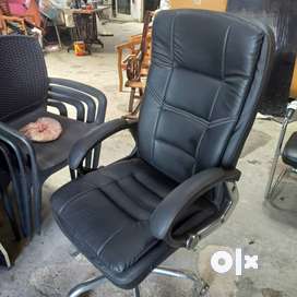 Second hand office best sale chairs for sale olx