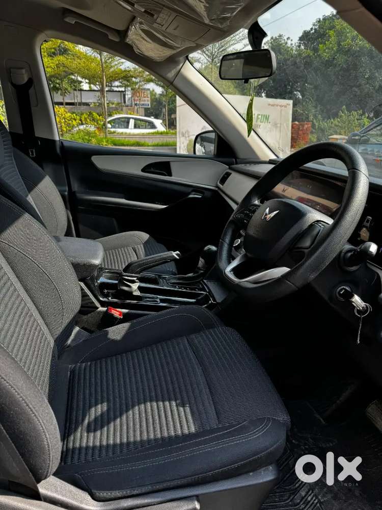 Mahindra Xuv700at 2024 Diesel 122000 Km Driven