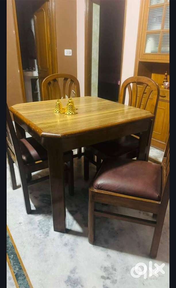 Dining table .. with 4 learher chairs