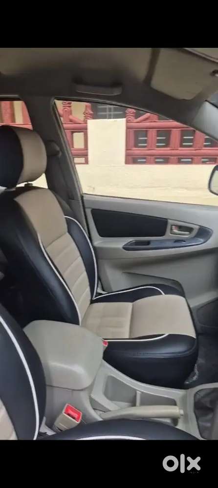 Toyota Innova 2013 Diesel Well Maintained, Full Showroom Service Hory