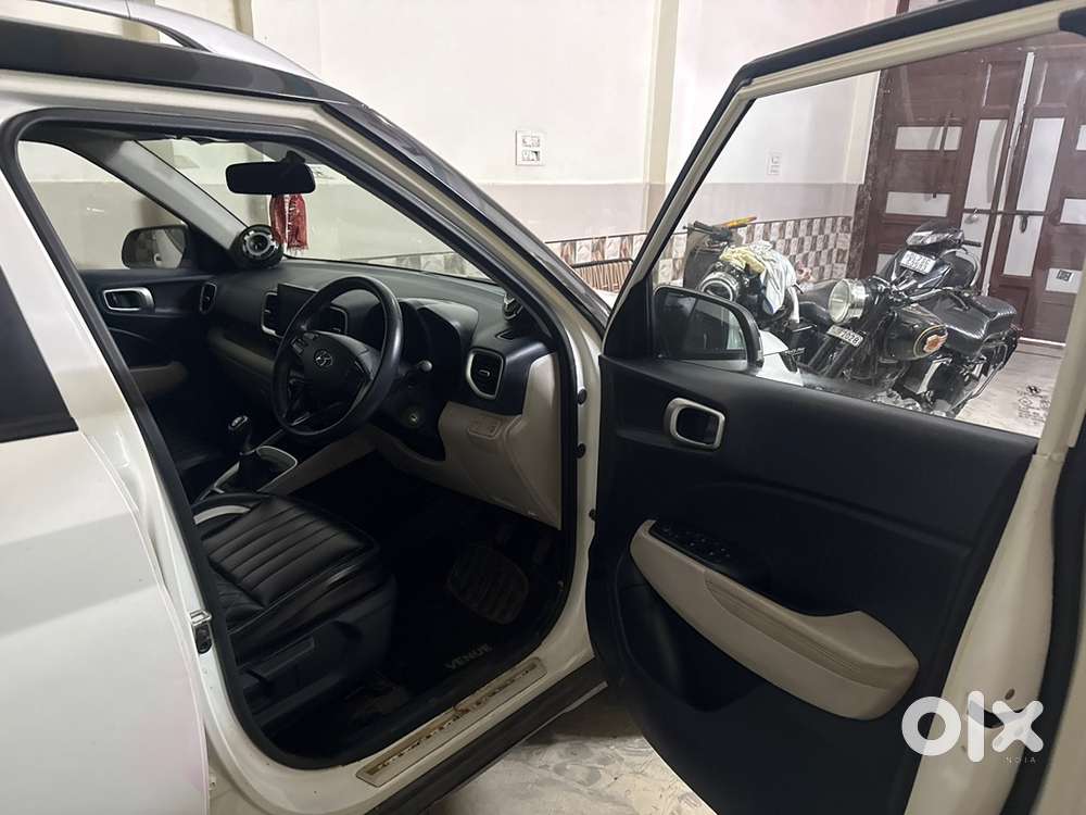 Hyundai Venue 2019 Petrol 22200 Km Driven