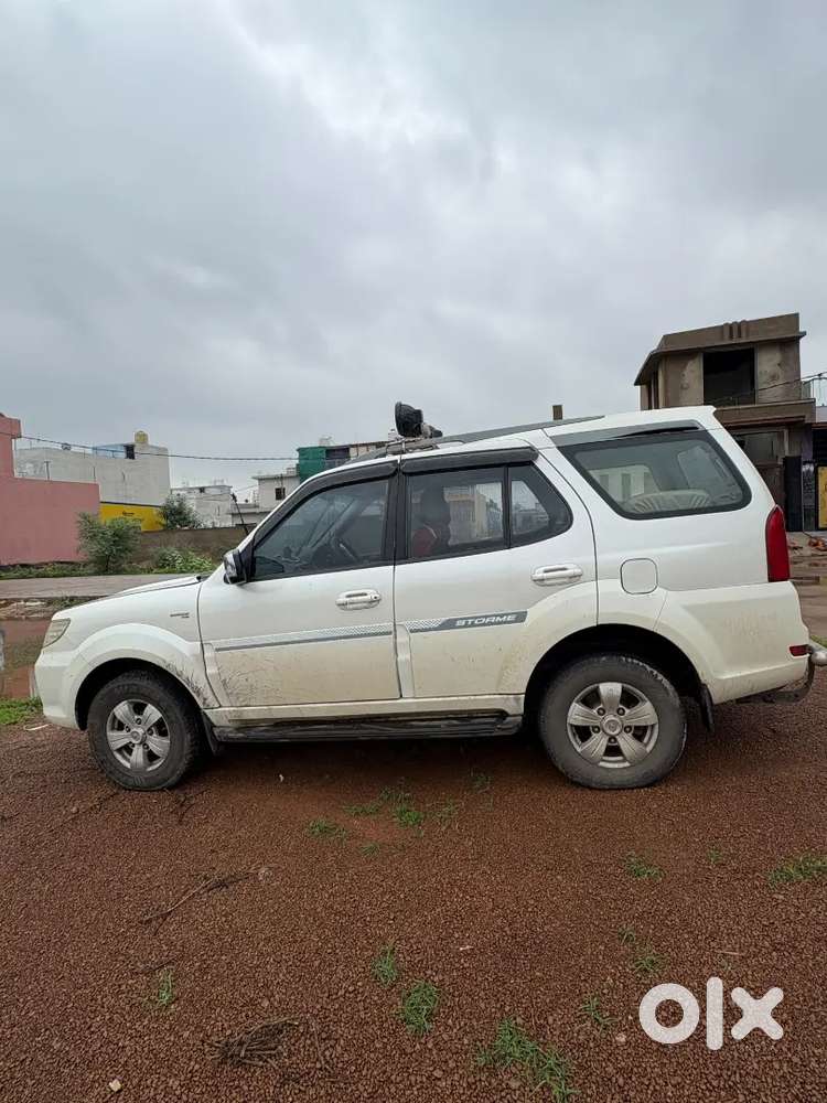 Tata Safari Storme 2016 Diesel 130000 Km Driven