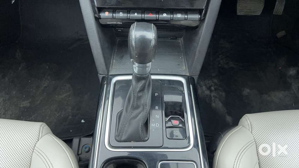 Mahindra Xuv700 2.0 Ax 7 Petrol At Luxury Pack Str, 2021, Petrol