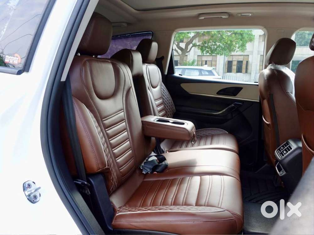 Mahindra Xuv700 2.0 Ax 3 Petrol At 5 Str, 2023, Petrol