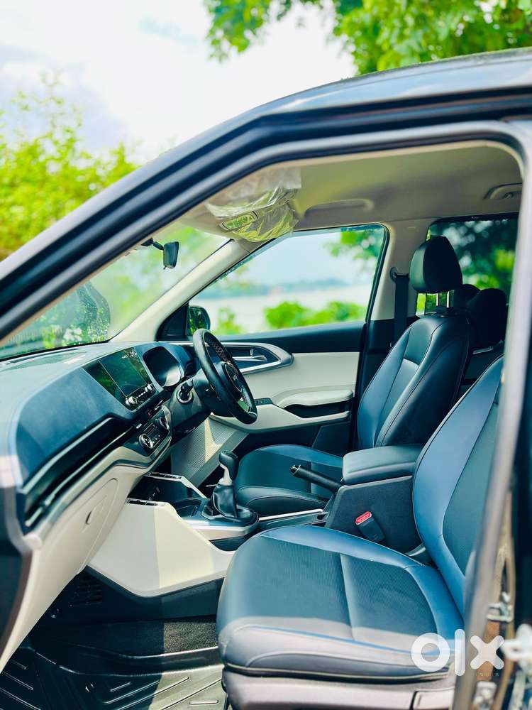 Kia Carens G 1.5 6mt Premium (o) 7-seater, 2024, Petrol