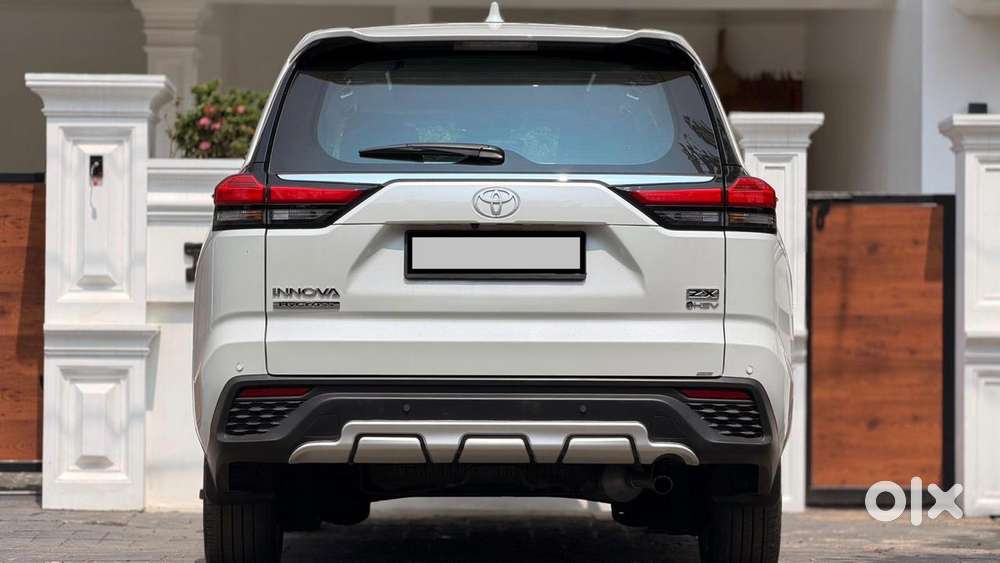 Toyota Innova Hycross, 2025, Petrol