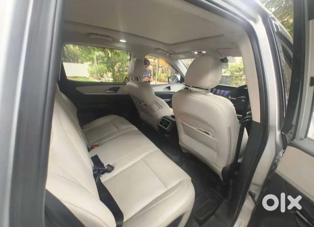 Mahindra Xuv700 Ax7 Mt 2023 Year 2nd Owner
