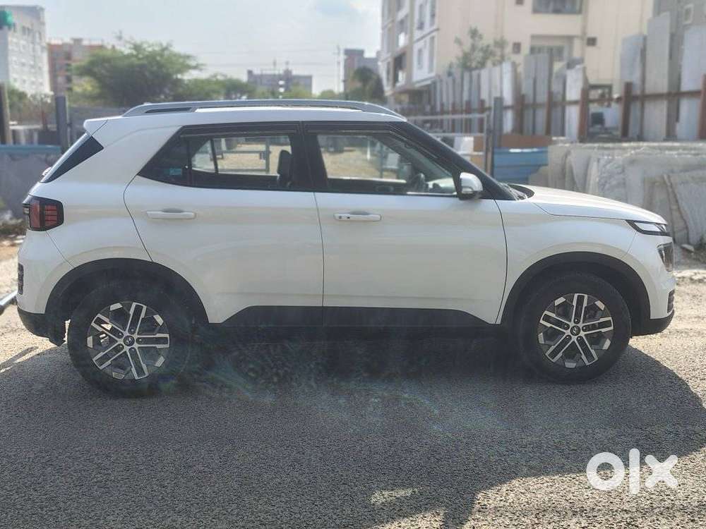 Hyundai Venue Sx (o) Mt 1.5 Diesel, 2024, Diesel