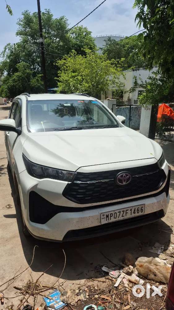 Toyota Innova Hycross 2023