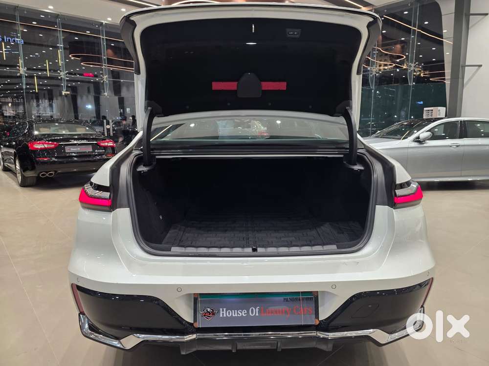 Bmw I7 Xdrive60, 2023, Electric