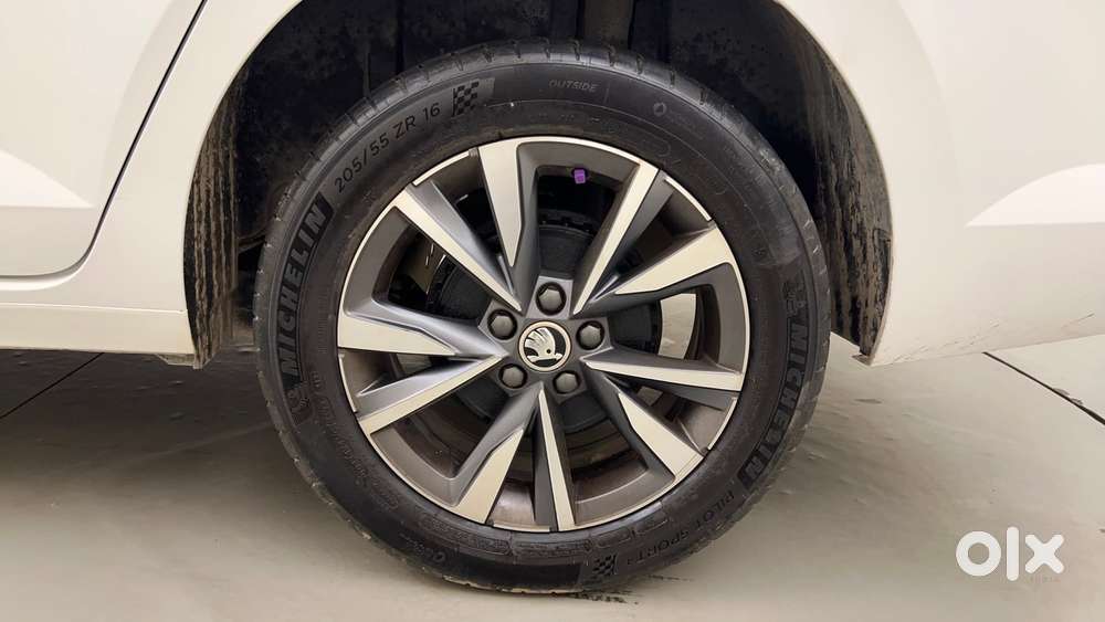 Skoda Slavia Style 1.5l Tsi Dsg, 2024, Petrol