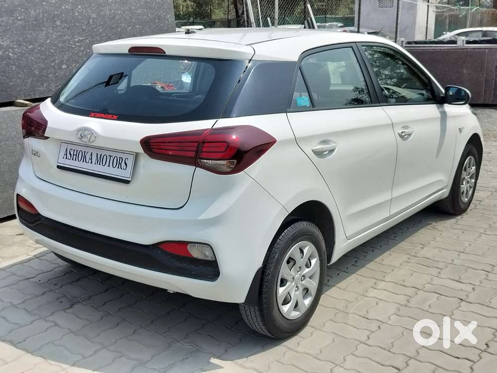 Hyundai Elite I20 1.2magna Executive At, 2018, Petrol