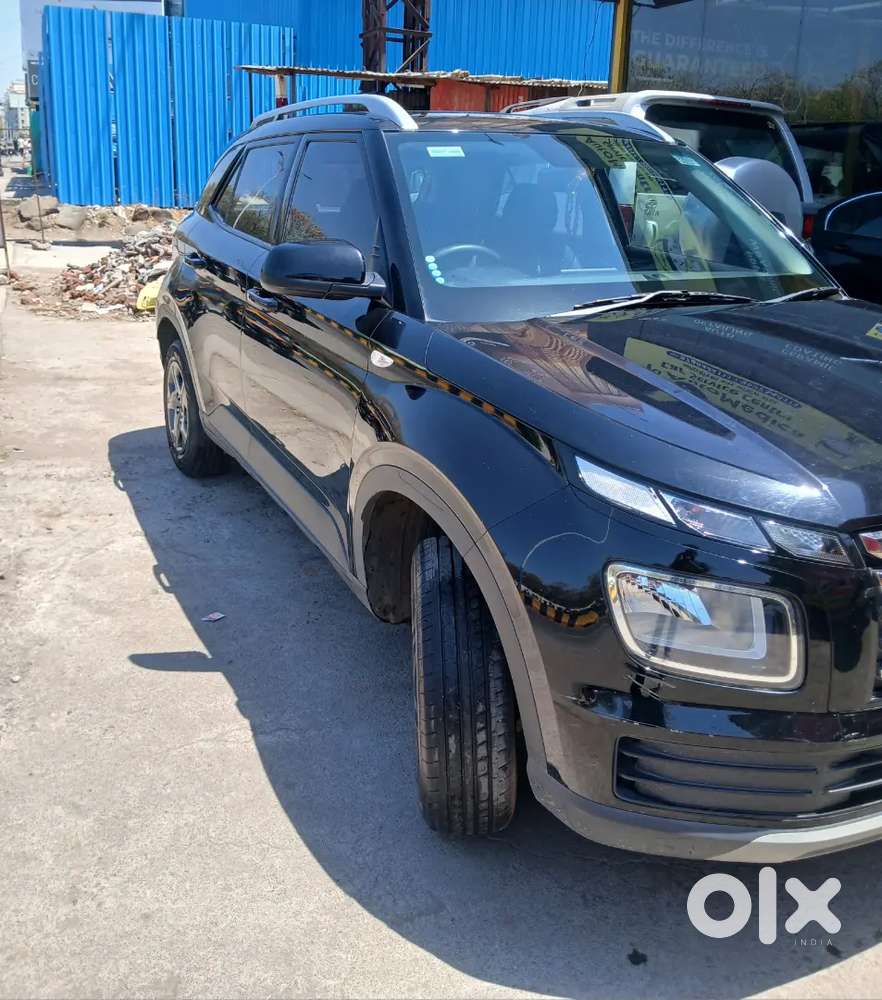 Hyundai Venue 2023 Petrol Well Maintained