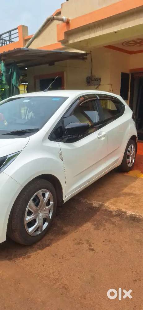 Tata Altroz 1.2 Xm Petrol 2024