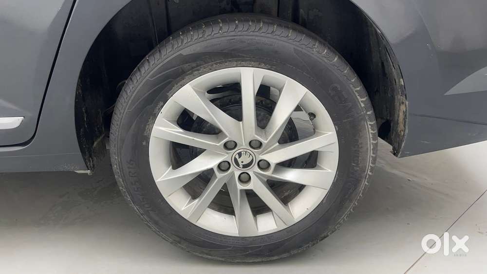 Skoda Slavia Ambition 1.0l Tsi At, 2023, Petrol