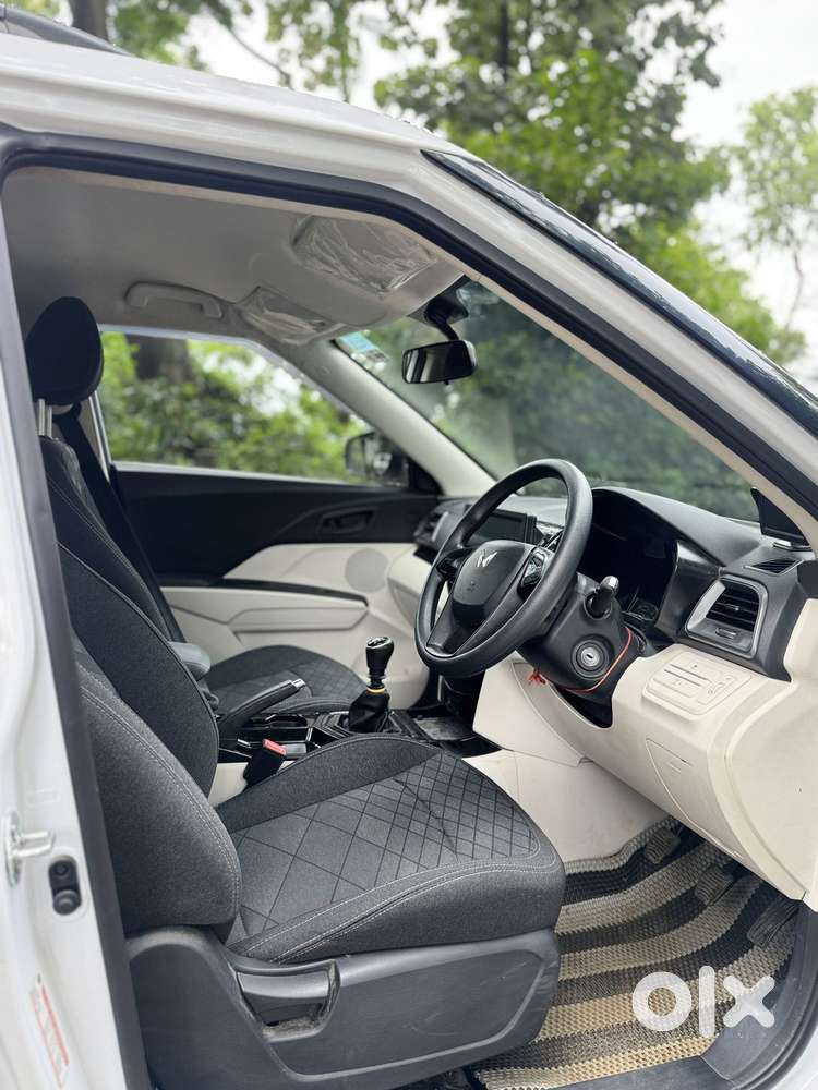 Mahindra Xuv 3xo Mx1 Pm Mt, 2024, Petrol