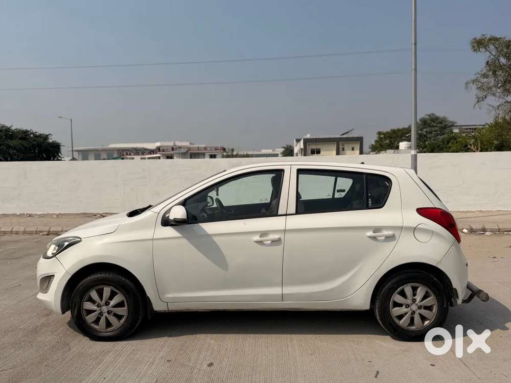 Hyundai I20 Sportz 1.4 Crdi 6 Speed Bs-iv, 2014, Diesel