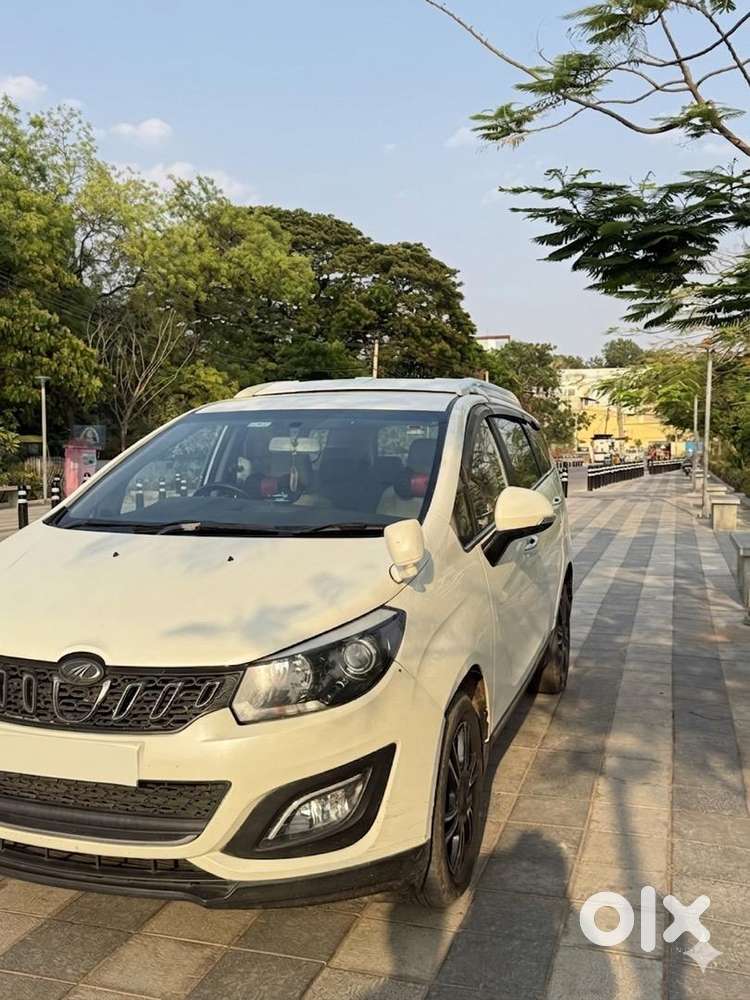 Mahindra Marazzo M8 Top End