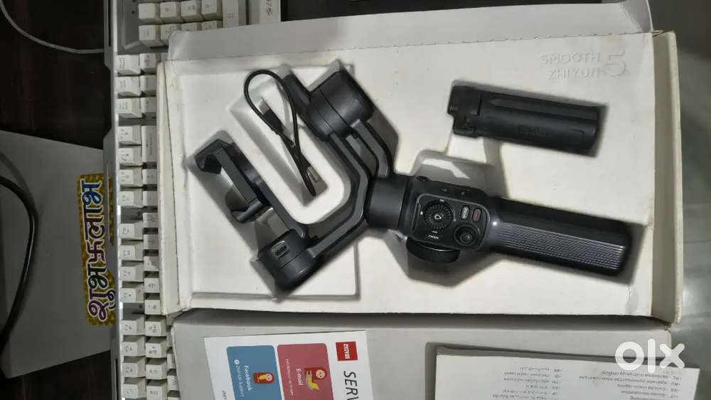 Zhiyun Smooth 5 3 Axis Gimbal for Mobile (300)