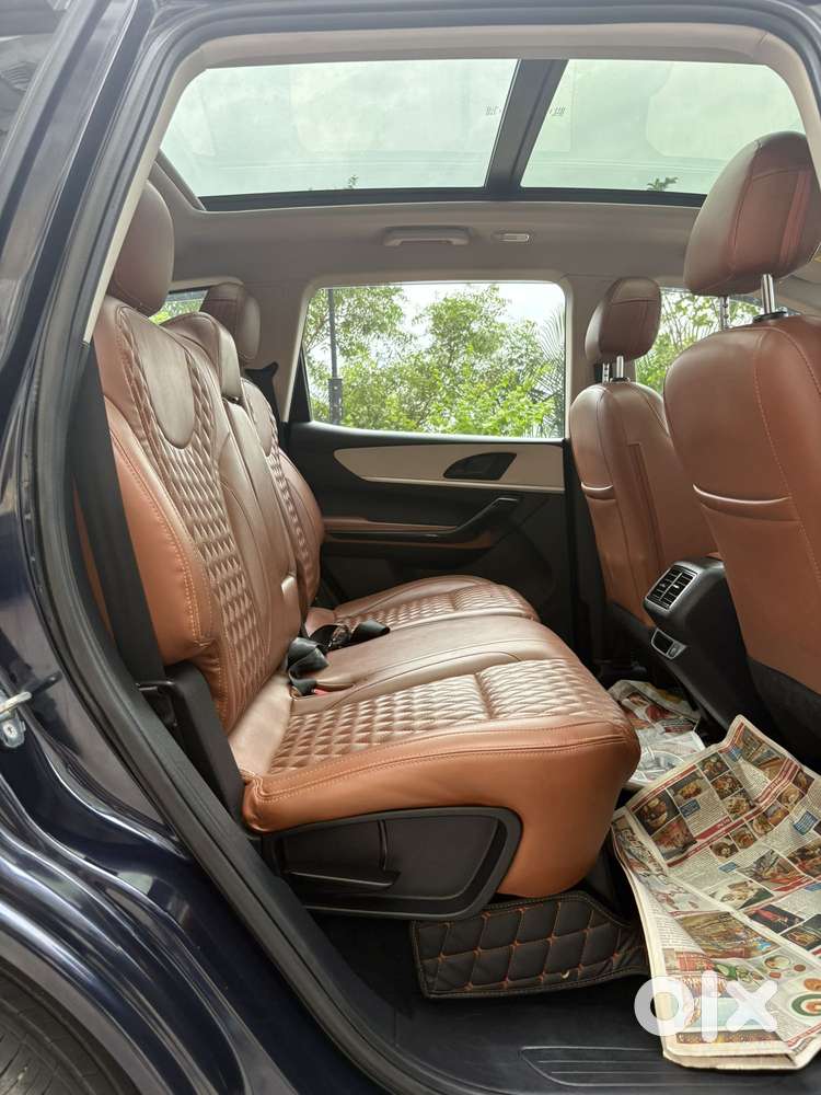Mahindra Xuv700 2.0 Ax 5 Petrol Mt 7 Str, 2022, Petrol