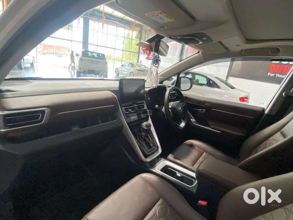 Toyota Innova Hycross 2.0 Zx Hybrid 7 Str, 2025, Petrol