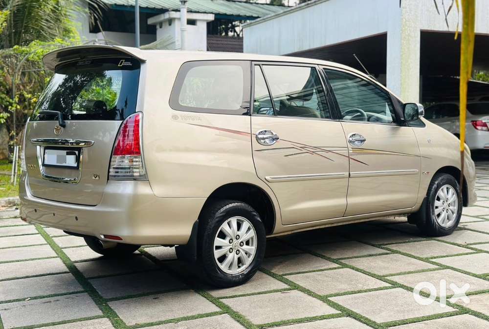 Toyota Innova 2011