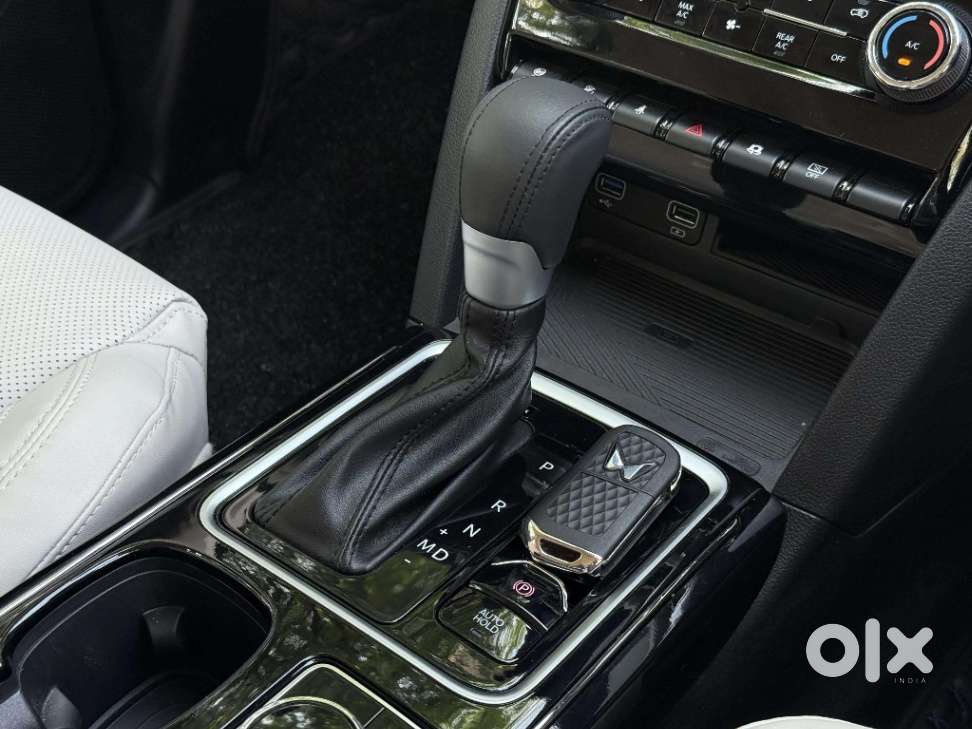 Mahindra Xuv700 2.0 Ax 7 Petrol At Luxury Pack Str, 2025, Petrol