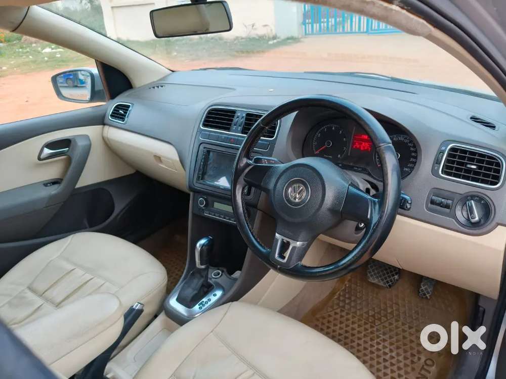 Volkswagen Vento Highline Petrol 2011 Drive