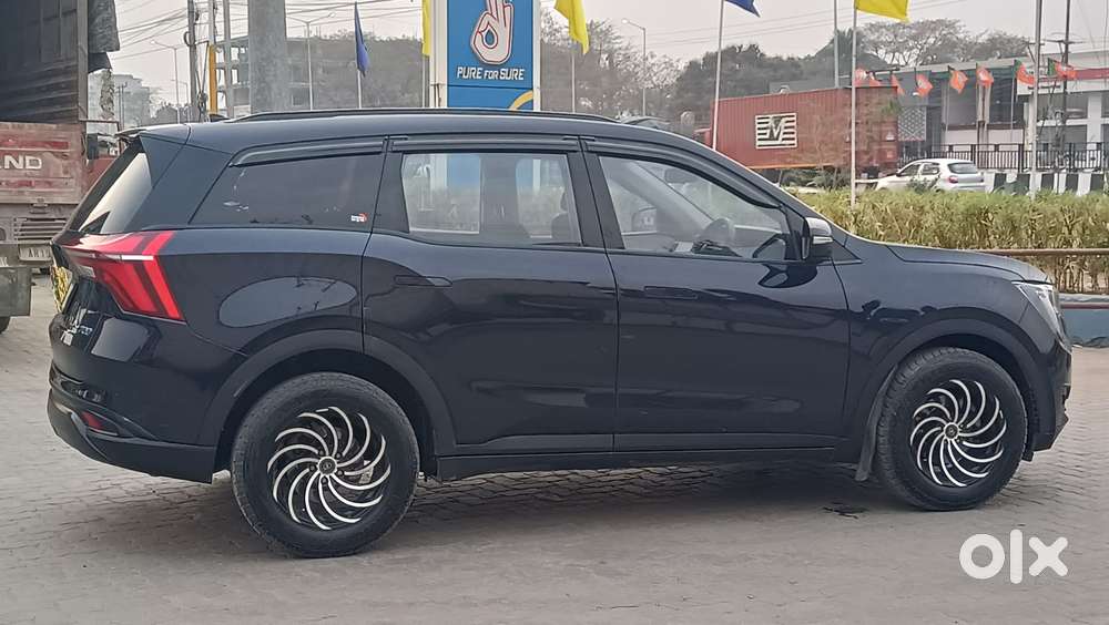 Mahindra Xuv700 2.0 Ax 3 Petrol Mt 5 Str, 2022, Petrol