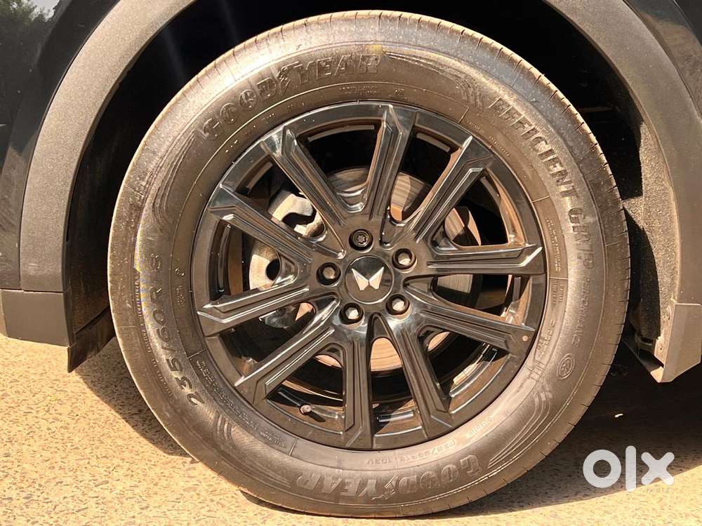 Mahindra Xuv700 2.0 Ax 7 Petrol At Str, 2025, Petrol