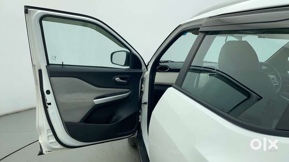 Nissan Magnite 1.0 Xv, 2023, Petrol