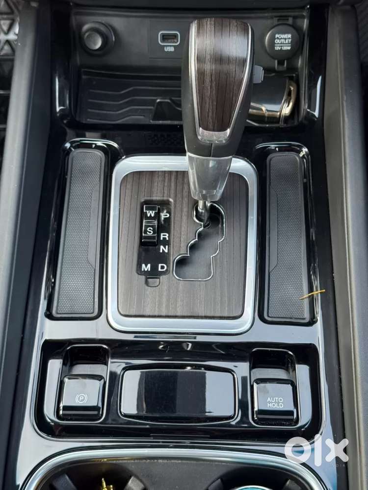 Mahindra Alturas G4, 2022, Diesel