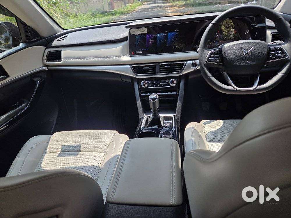 Mahindra Xuv700 2.2 Ax 7 Diesel Mt Luxury Pack Str, 2025, Diesel