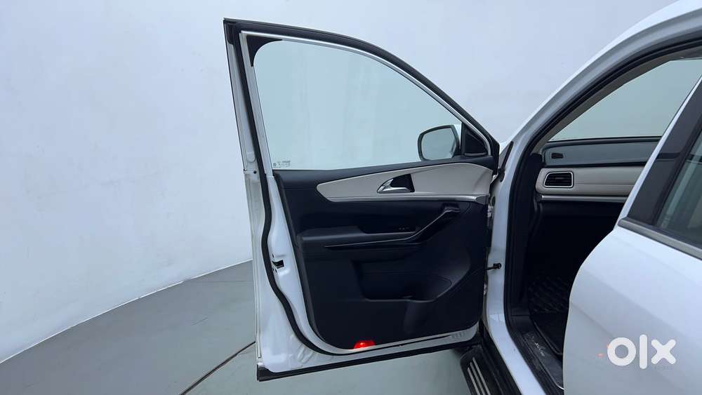 Mahindra Xuv700 2.0 Ax 7 Petrol At Str, 2022, Petrol