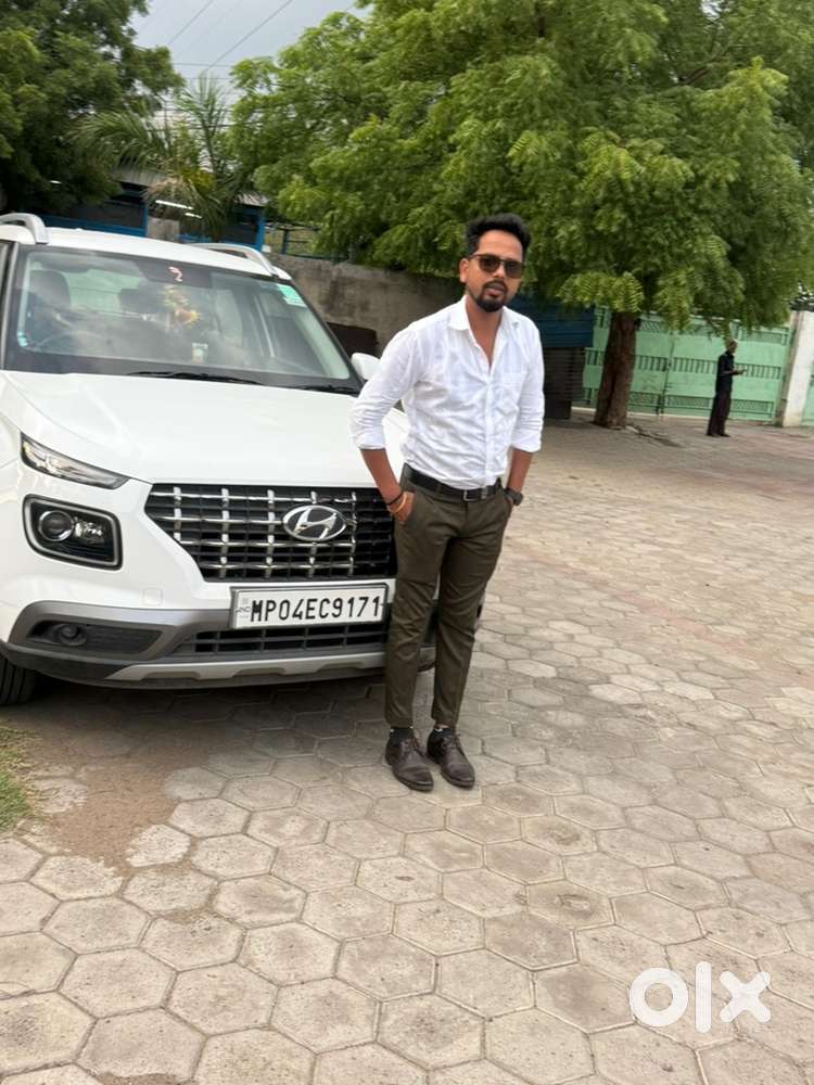 Hyundai Venue 2022 Petrol Well Maintained
