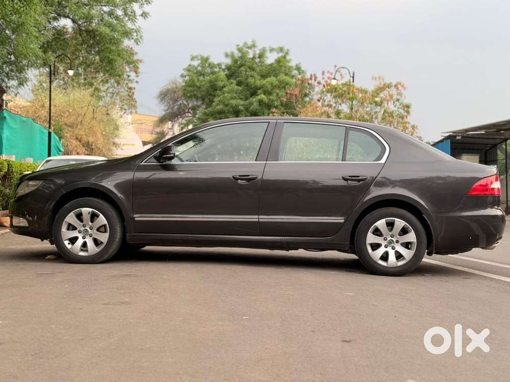 Skoda Superb 2012 Petrol 65000 Km Driven