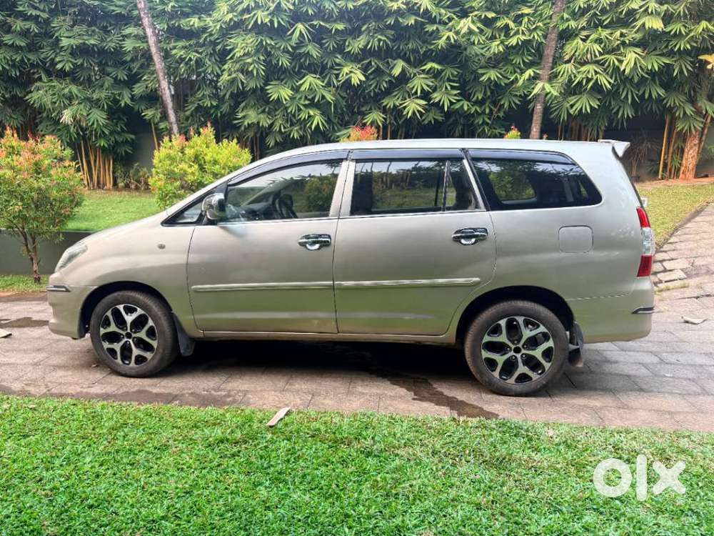 Toyota Innova 2.5 G (diesel) 8 Seater, 2010, Diesel