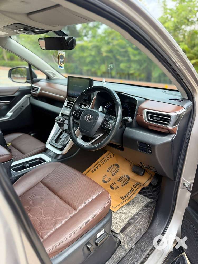 Toyota Innova Hycross 2.0 Zx Hybrid 7 Str, 2023, Petrol