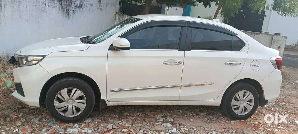 Honda Amaze 2022 Model White Colour Fully Company Maintenence