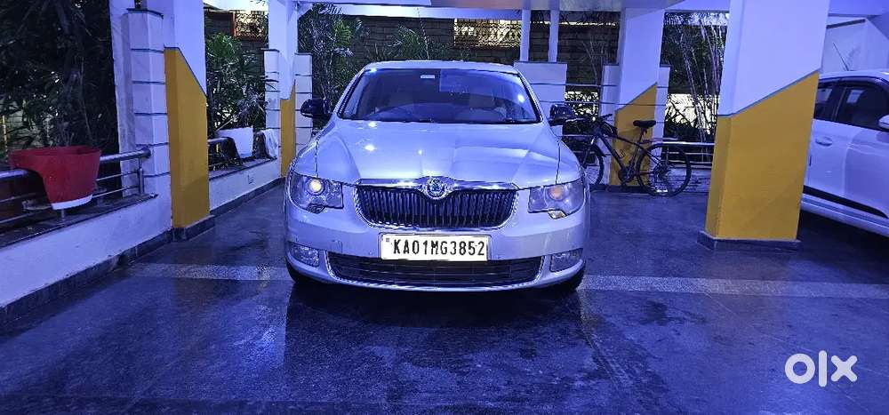Skoda Superb 2011 Diesel 80000 Km Driven