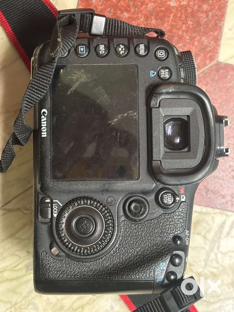 DSLR camera
