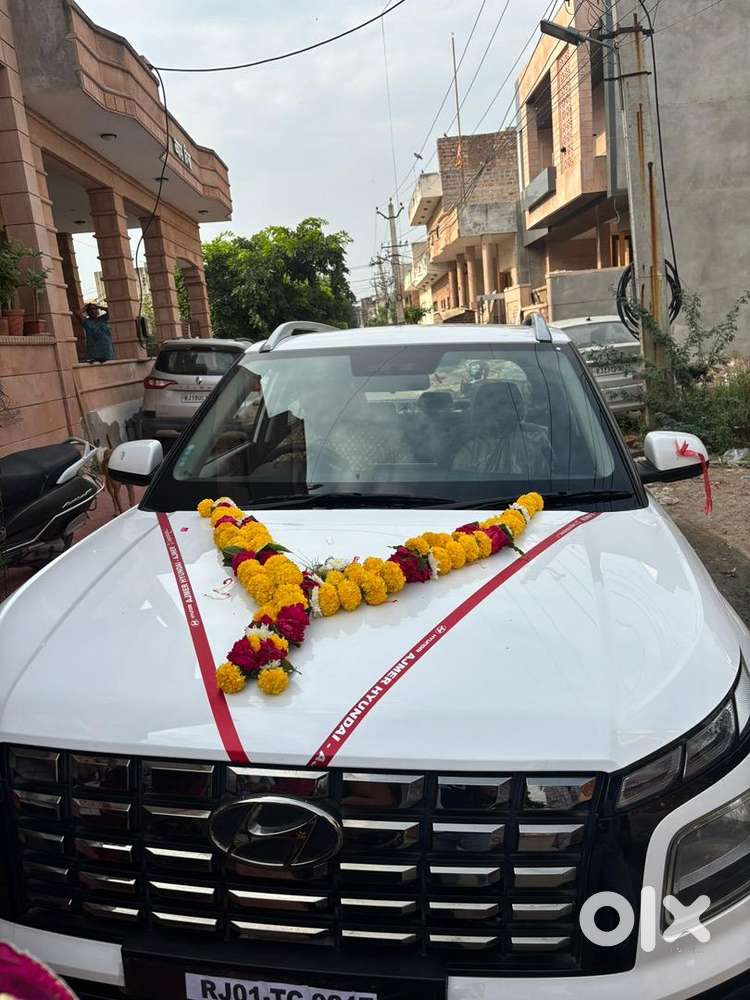Hyundai Venue 2024 Petrol 14000 Km Driven