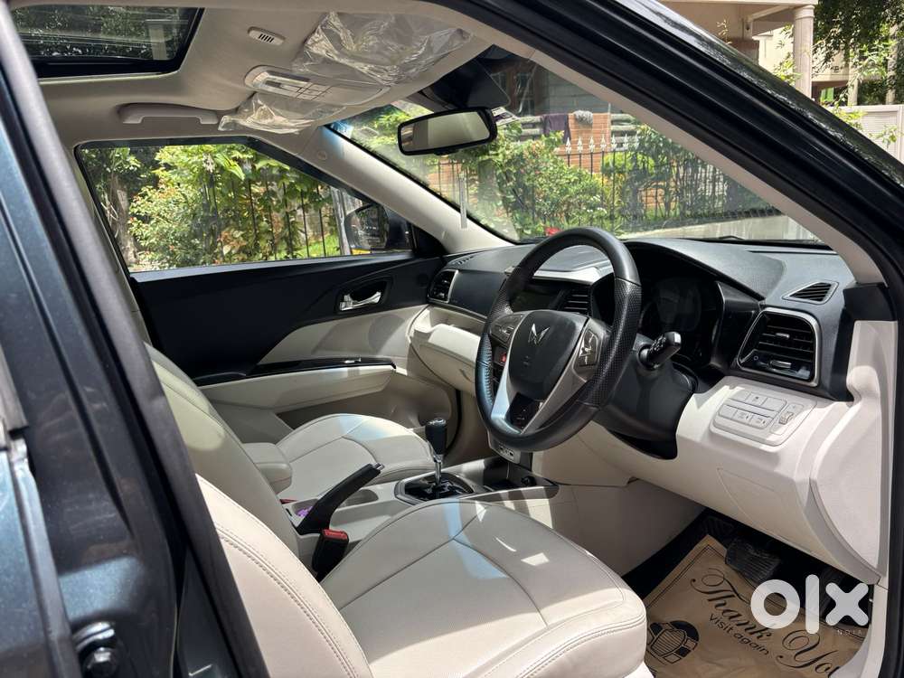 Mahindra Xuv300 1.2 W8 (o) Amt Petrol, 2023, Petrol