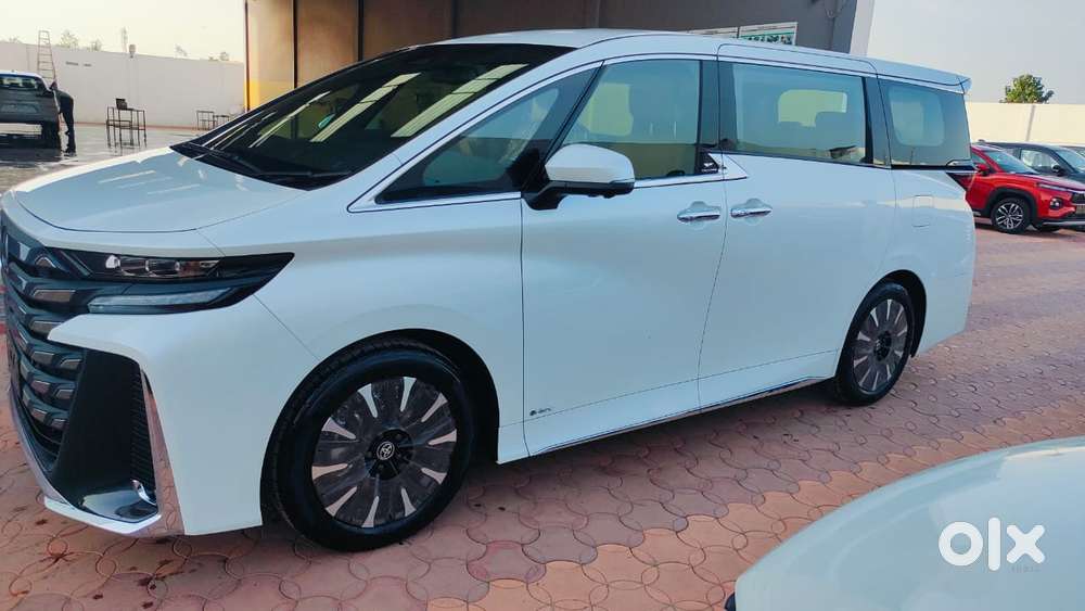 Toyota Vellfire Vip – Executive Lounge, 2025, Petrol